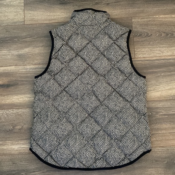 J Crew Factory Herringbone printed Puffer Vest - Picture 4 of 4